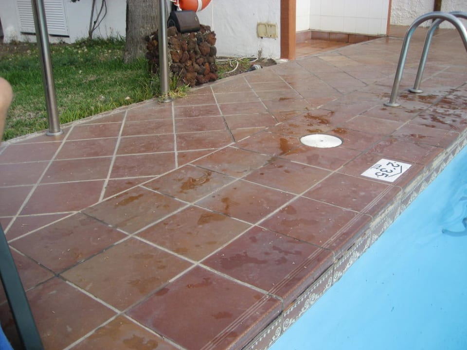 Schmutzige Fliesen Sunny Village