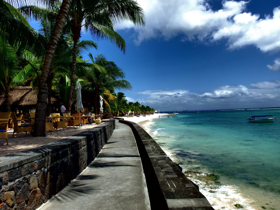 Weg zum Restaurant l'Horizon Victoria Beachcomber Resort & Spa