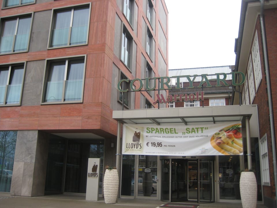 Nebeneingang Courtyard by Marriott Bremen