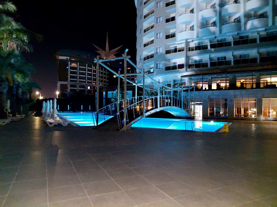 Pool Saturn Palace Resort Hotel