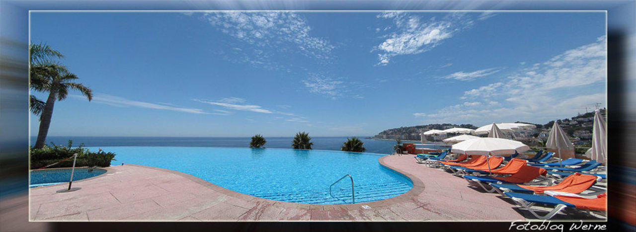 Poolblick aufs Mittelmeer Playacálida Hotel