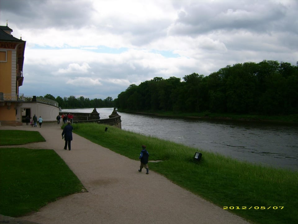 Elbe am Schloßpark Pillnitz Schloss Hotel Dresden-Pillnitz