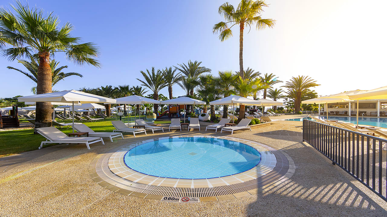 Pool Crystal Springs Beach Hotel