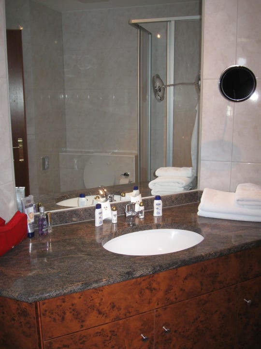 1 Badezimmer mit Dusche Villa Sommerfreude