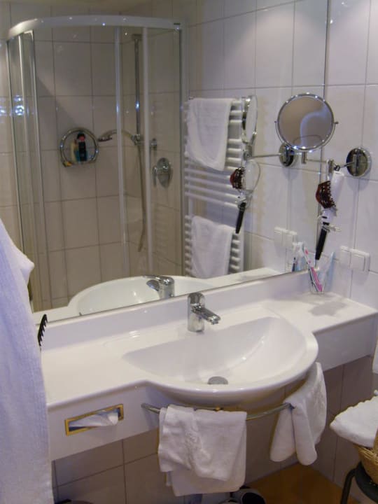 Bad im Top-Comfort-Zimmer Sonnhof by Vitus Winkler