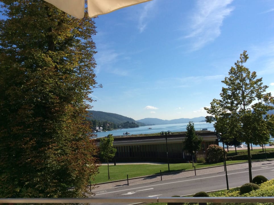 Ausblick Frühstücksterrrasse Falkensteiner Schlosshotel Velden