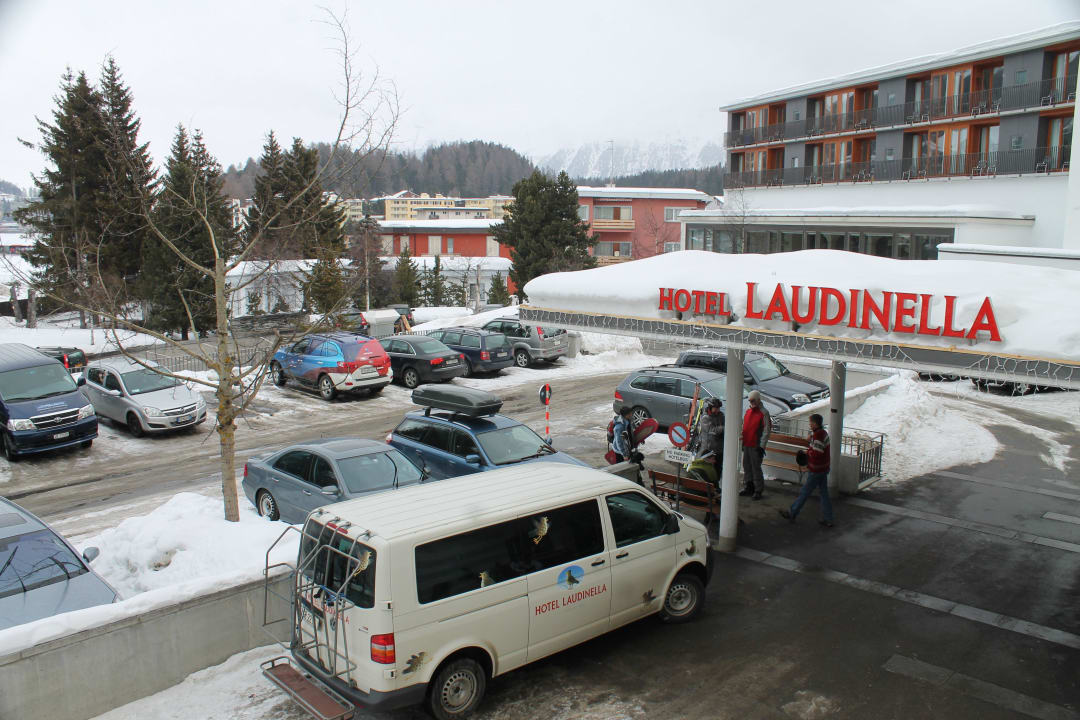 Der Haupteingang vom Laudinella Hotel Laudinella
