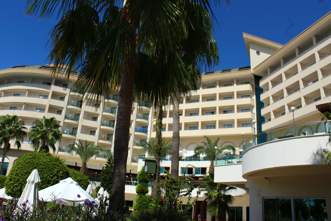 Hotel vom Pool aus gesehen Saphir Resort & Spa