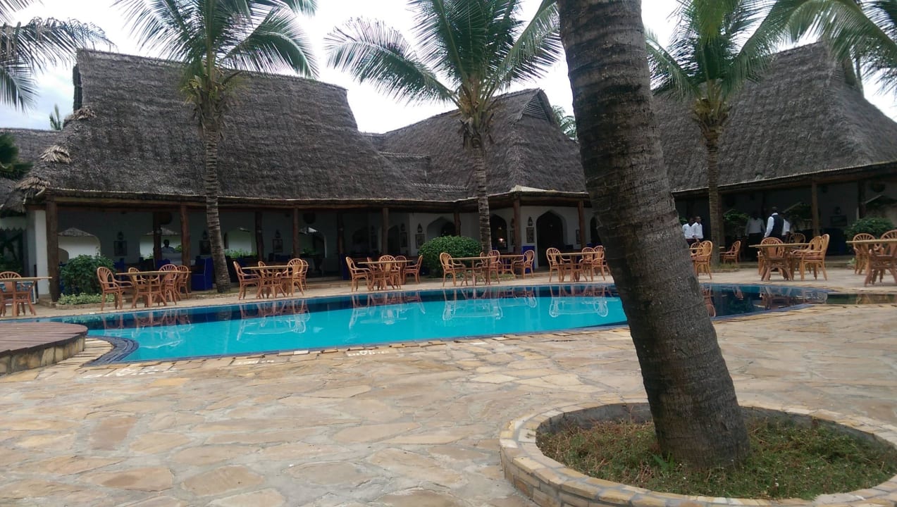 Pool am morgen Sultan Sands Island Resort & Spa