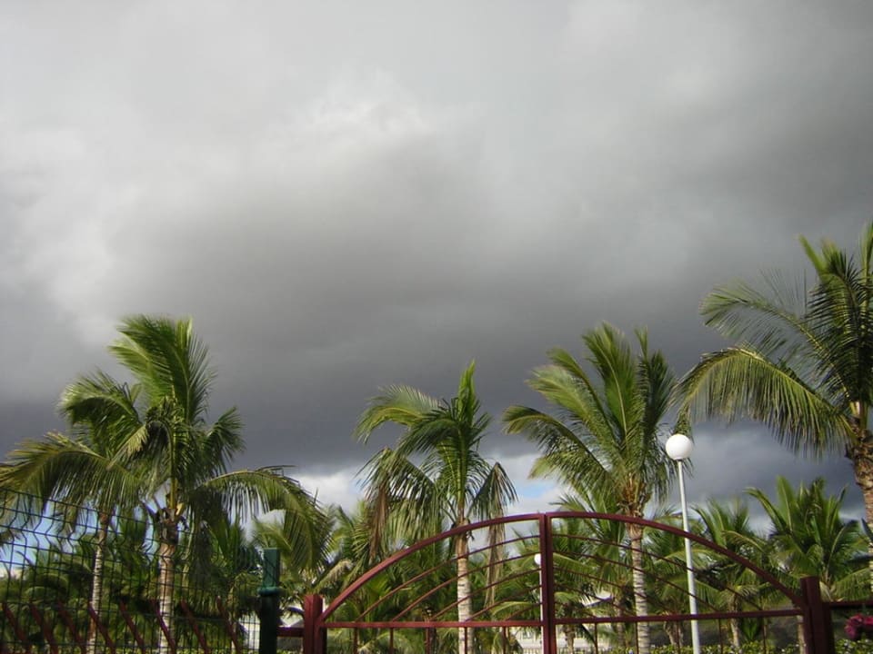 Es klärt sich auf zum nächsten Wolkenbruch Suites & Villas by Dunas