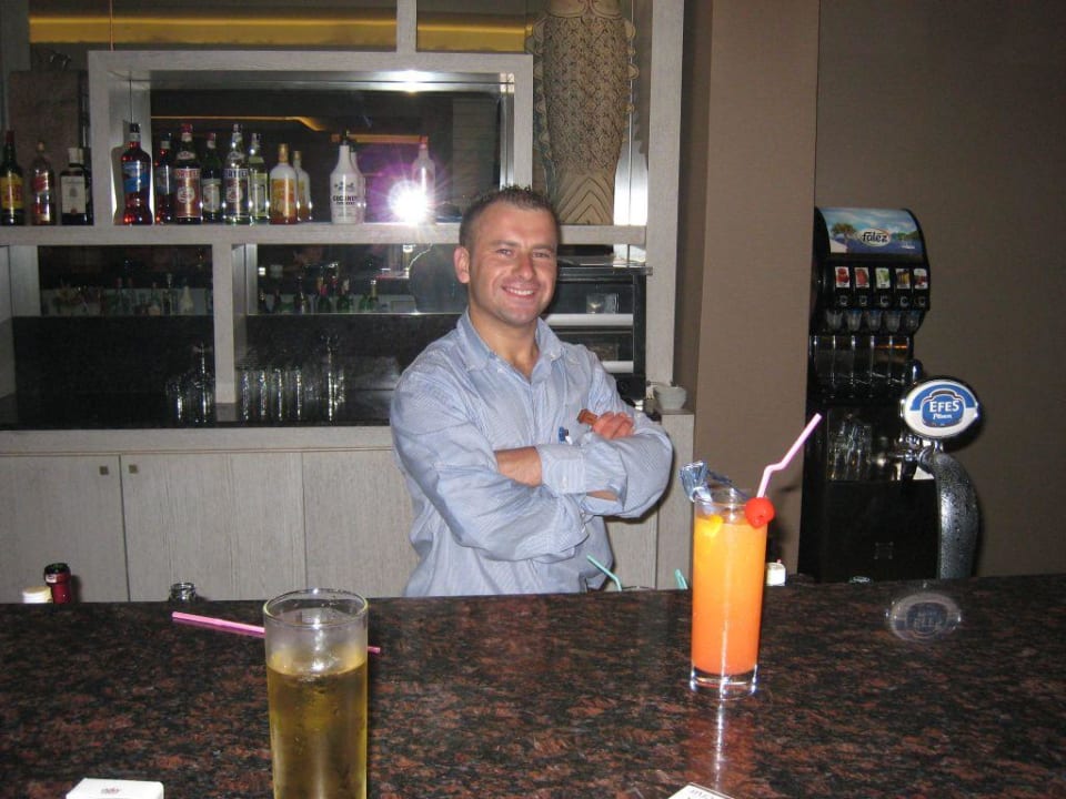 Adnan, Meister der Nachtbar Hotel Royal Dragon