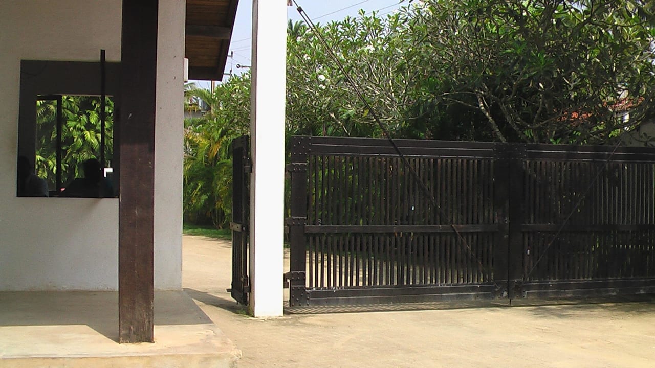 Hoteleinfahrt Earl’s Reef Beruwala