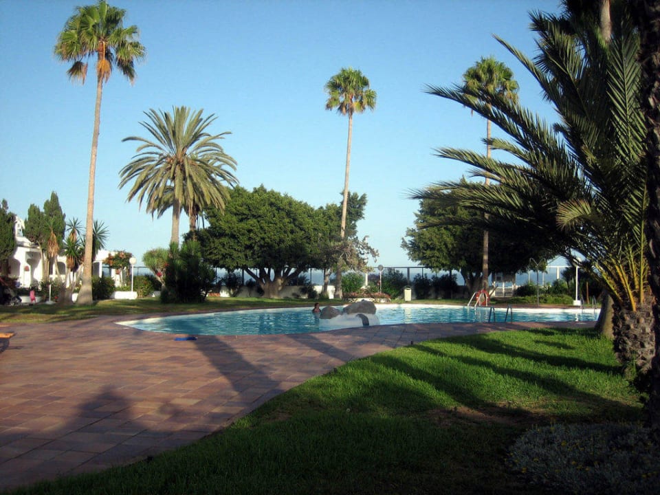 Pool mit Blick auf Dünen und Meer Sahara Beach Club
