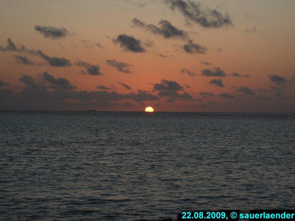 Sonnenuntergang Vilamendhoo Island Resort & Spa
