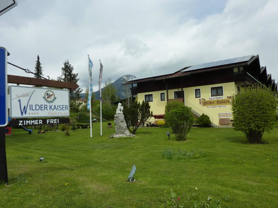 Seite zum Spielplatz Sporthotel Wilder Kaiser