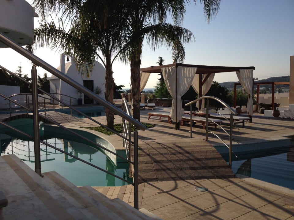 Poolanlage Castello Di Cavalieri Suites