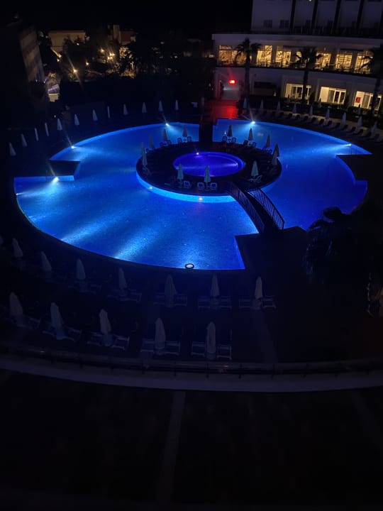 Pool Side Prenses Resort & Spa