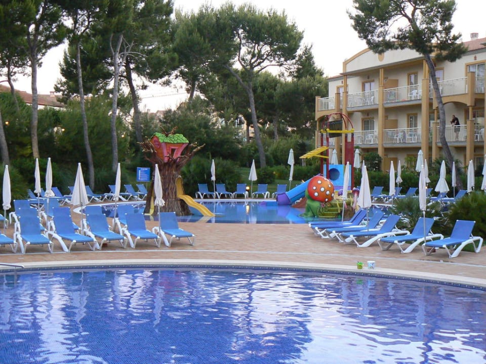 Blick vom Pool zum Kinderpool Zafiro Mallorca