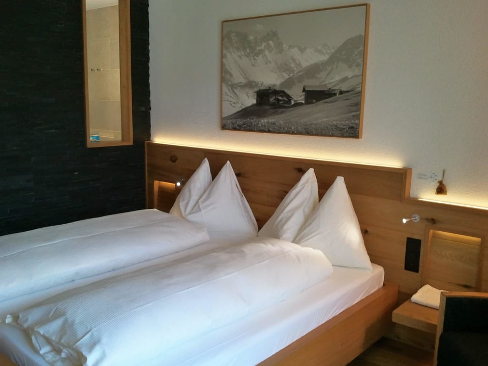 Zimmer Chesa Silva mit Durchblick zum Bad Waldhotel Arosa
