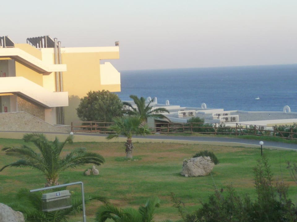 Blick vom Weg Rezeption Richtung Anlage Hotel Kalithea Horizon Royal