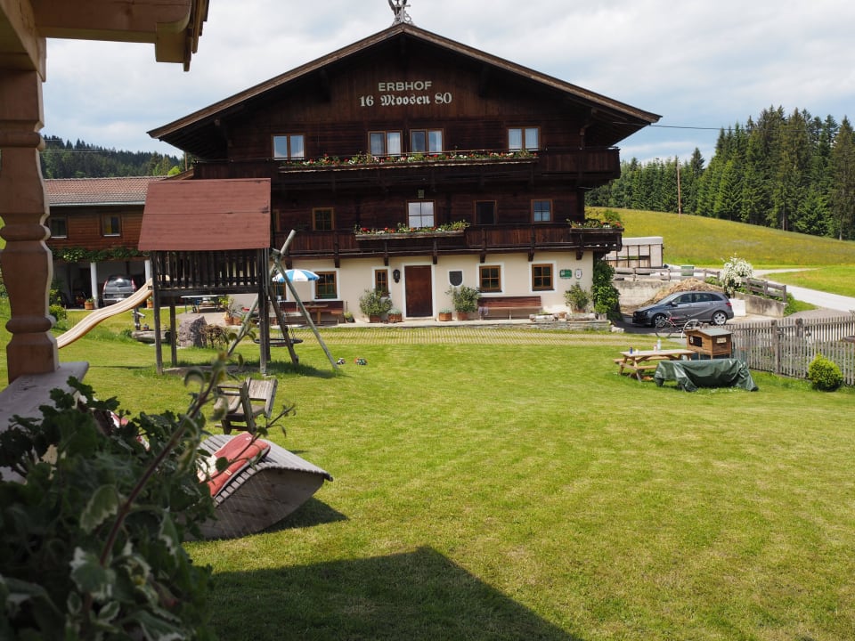 Hof Blick vom Gartenhaus Erbhof Achrainer-Moosen