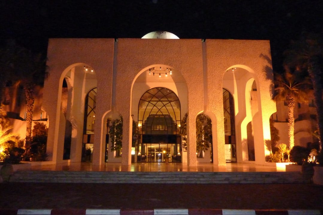 Hotelansicht bei Nacht Hotel Royal Garden Palace