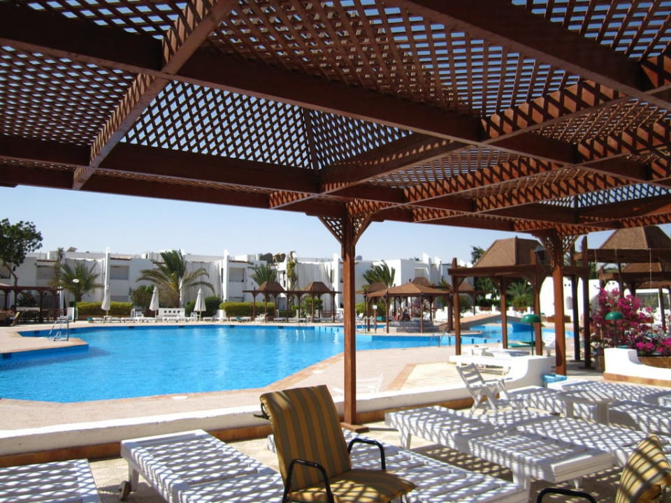 Pool Menaville Safaga