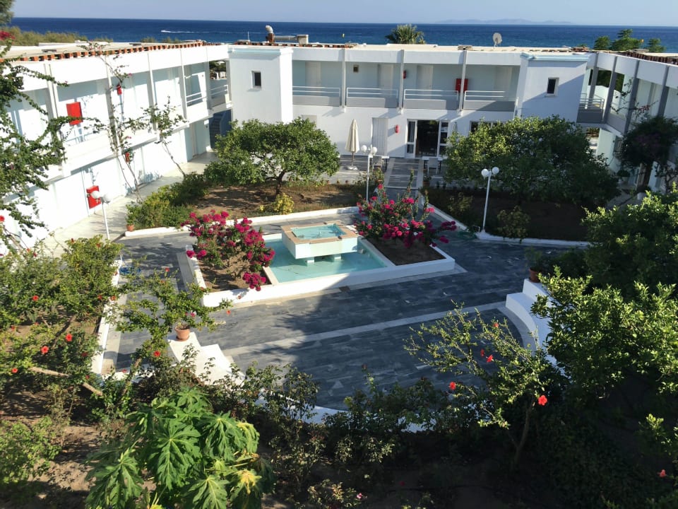 Innenhof Kouros Bay Kouros Seasight Hotel