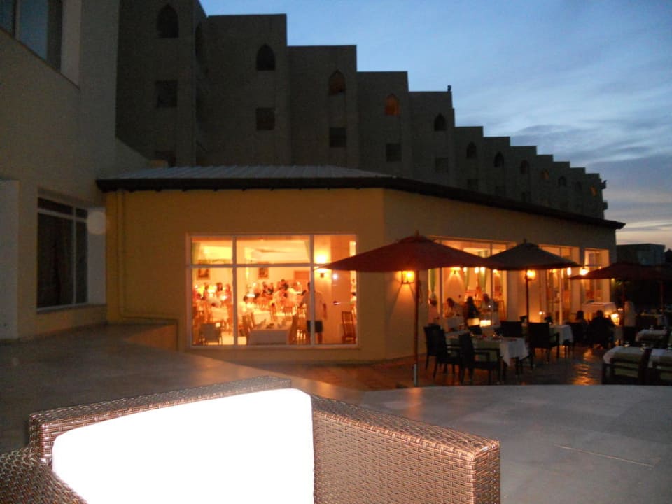 Restauracja wieczorem Skanes Serail Aquapark