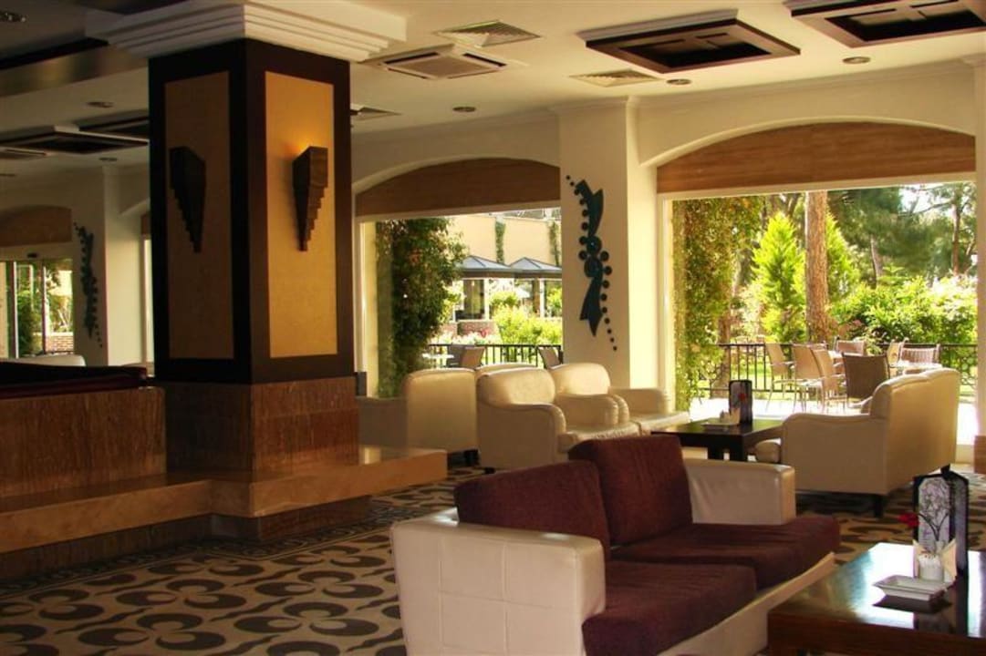 Teil der Lobby Papillon Ayscha