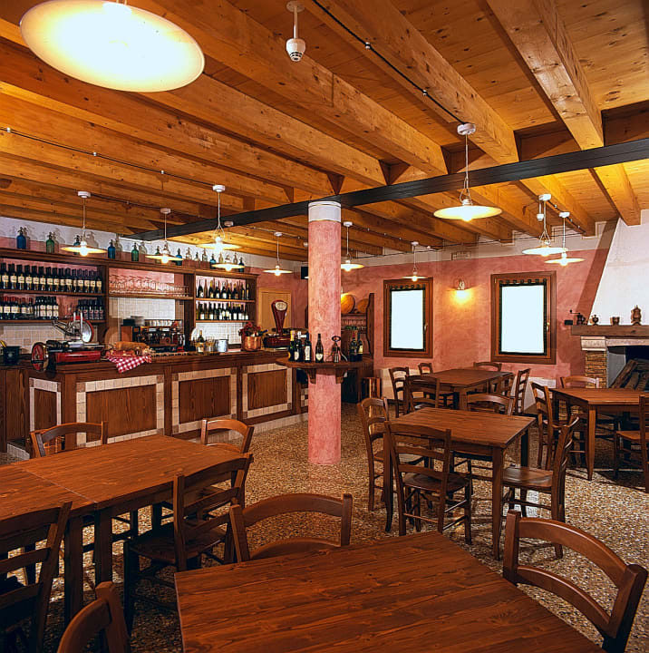 Interno cantinetta Hotel Dall'Ongaro