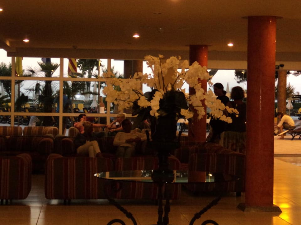 Lobby Alua Gran Camp de Mar