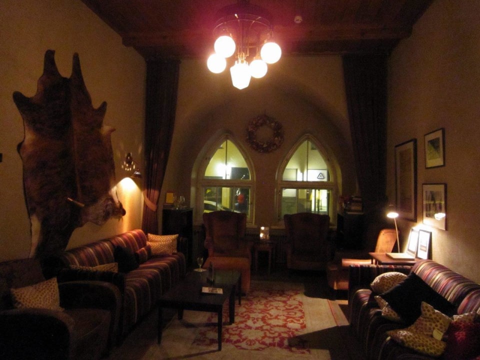 Library Glo Hotel Art