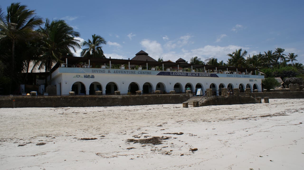 Restaurant, Sport, oben = Pool Leopard Beach Resort & Spa