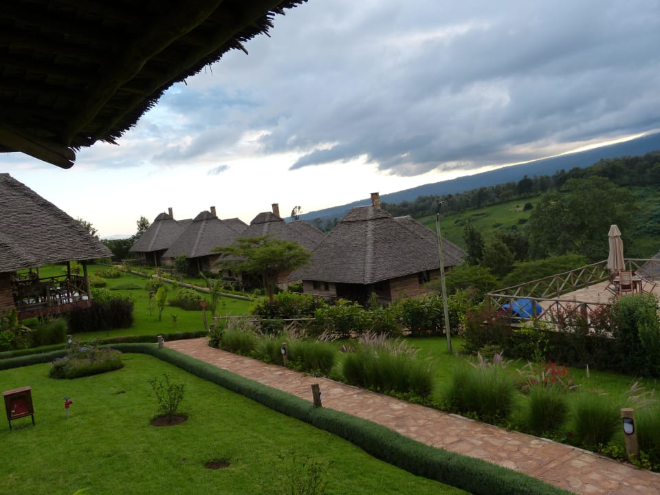 Gartenanlage + Blick Neptune Ngorongoro Luxury  Lodge