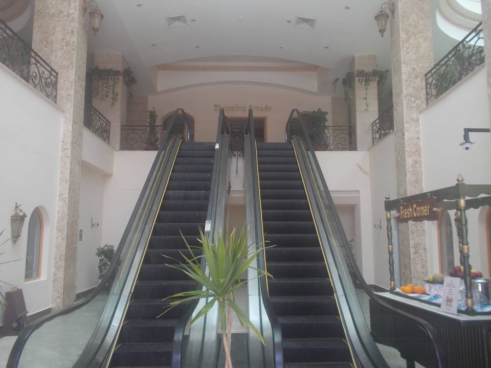 Rolltreppe zur 1 Etage Hotel Titanic Palace