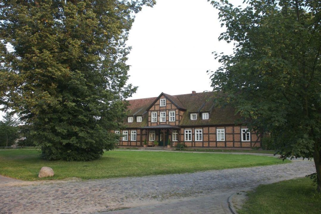 Vorderansicht Hotel Gutshof Woldzegarten