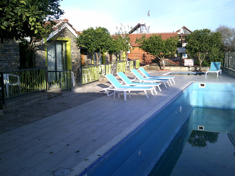 Pool Leda Beach Hotel