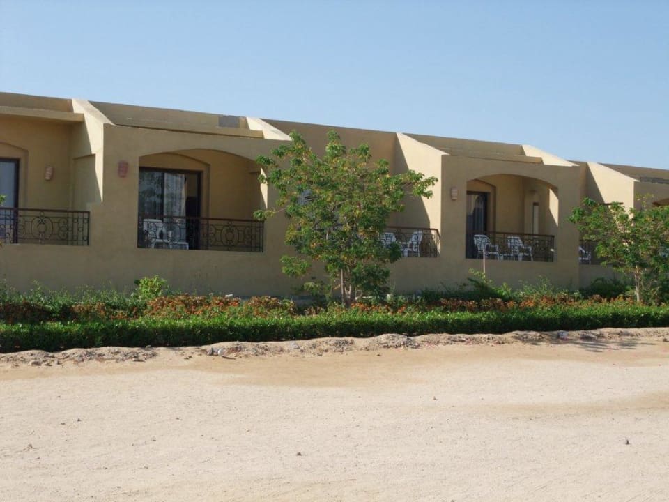 Bungalows von der Rückseite  Three Corners Fayrouz Plaza Beach Resort
