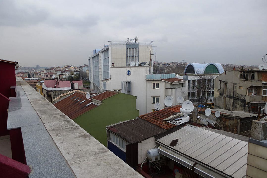 Zimmerblick. Bei klarer Sicht bis zum goldenen Horn Hotel Black Bird