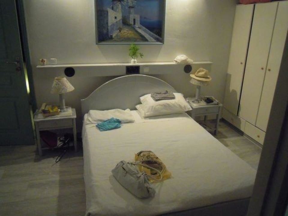 Das 1,40 m schmale Doppelbett Hotel Strogili