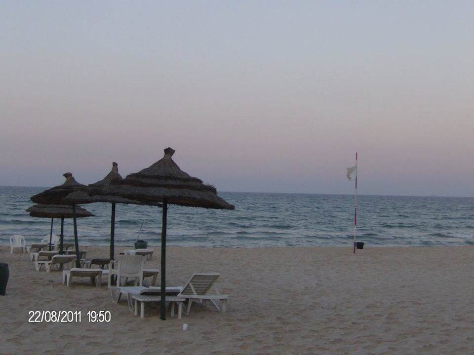 Strand zur frühen Stunde  El Ksar Resort & Thalasso