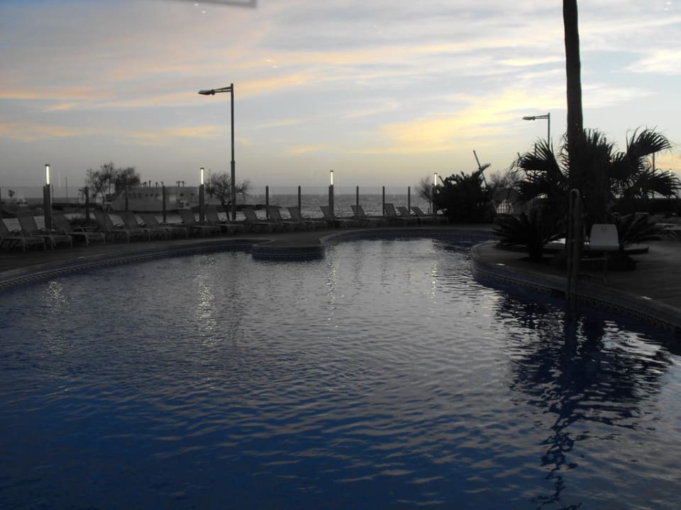 Pool mit Meerblick AluaSoul Palma