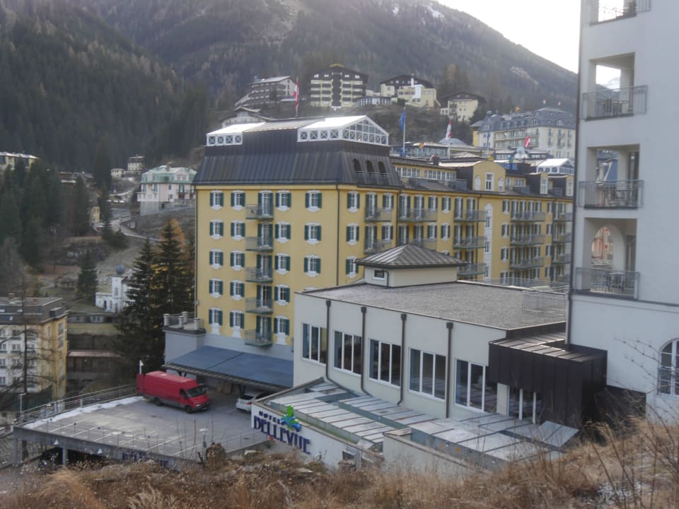 Blick auf das Haupthaus vom Mondi Bellevue  MONDI Hotel Bellevue Gastein