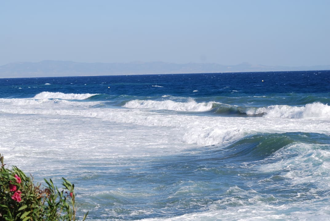 Strand Crystal Springs Beach Hotel