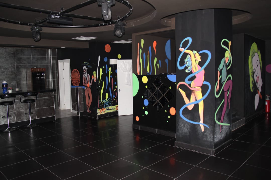 Disco Palm World Side Resort & Spa