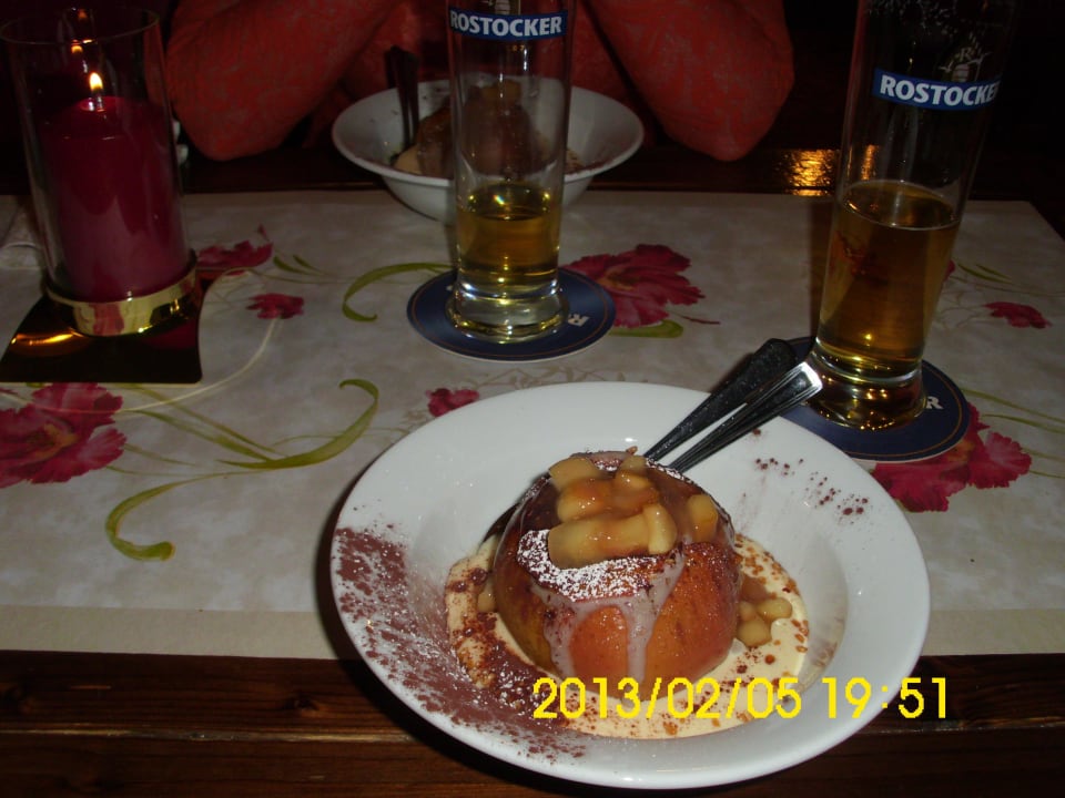 Ein Dessert ( gefüllter Bratapfel ) lecker... Kurhotel Sassnitz