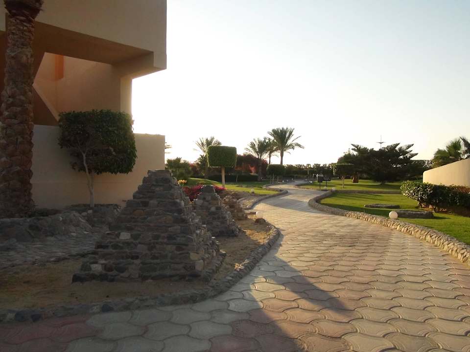 Ogród Three Corners Sea Beach Resort