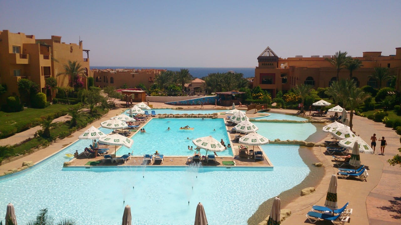 Pierwszy basen Rehana Royal Beach Resort Aqua Park & Spa
