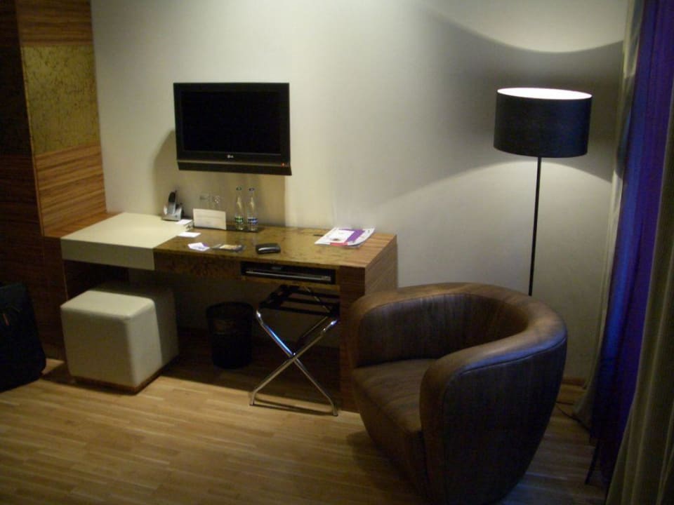 TV-Bank The Icon Hotel & Lounge